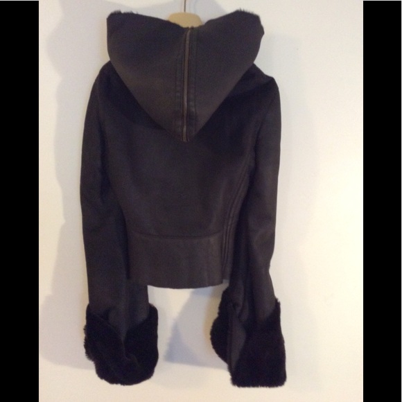 Gucci Cropped Shearling Jacket - Picture 3 of 16